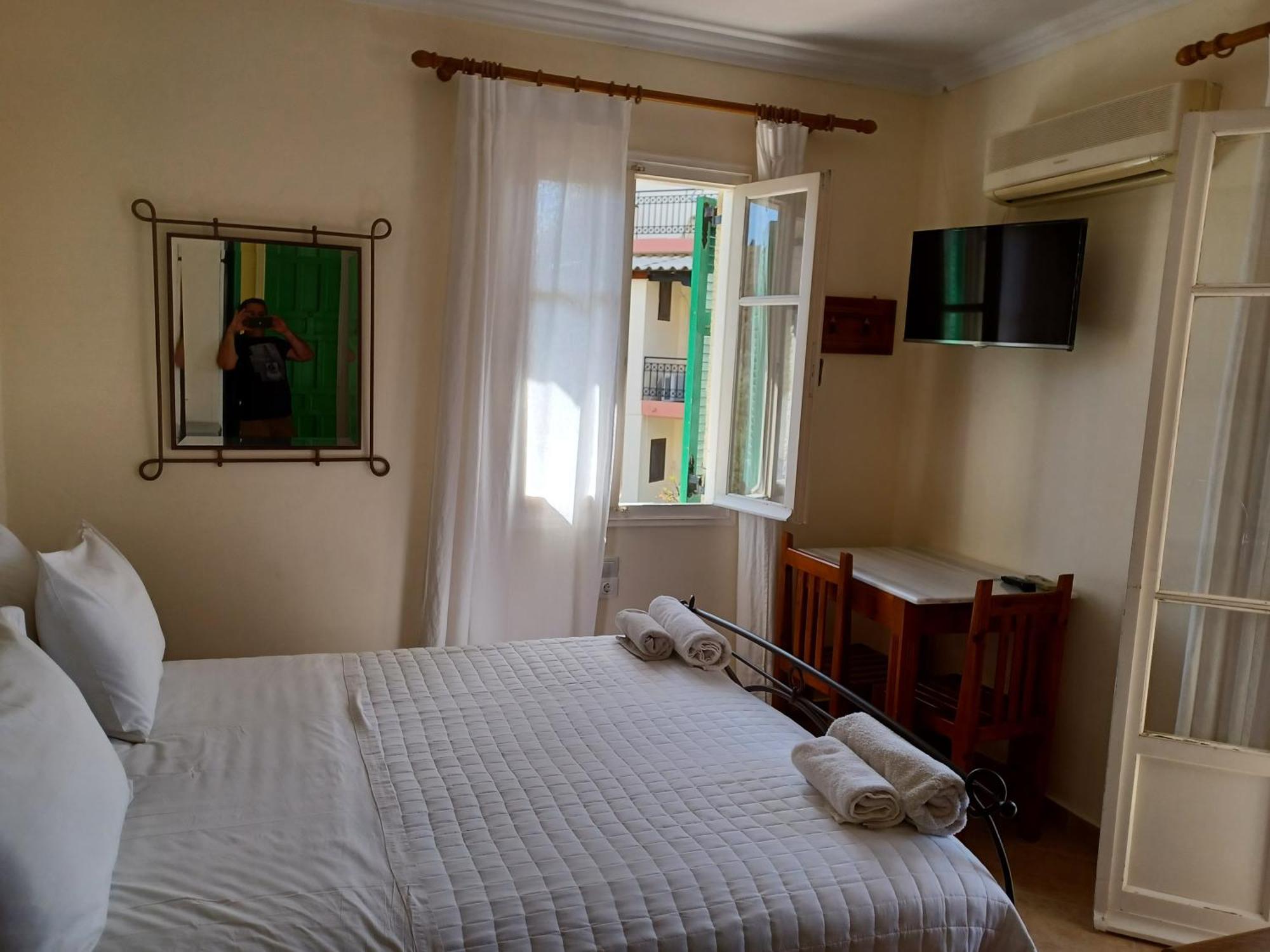 Philippos Hotel Apartments 니키아나 외부 사진