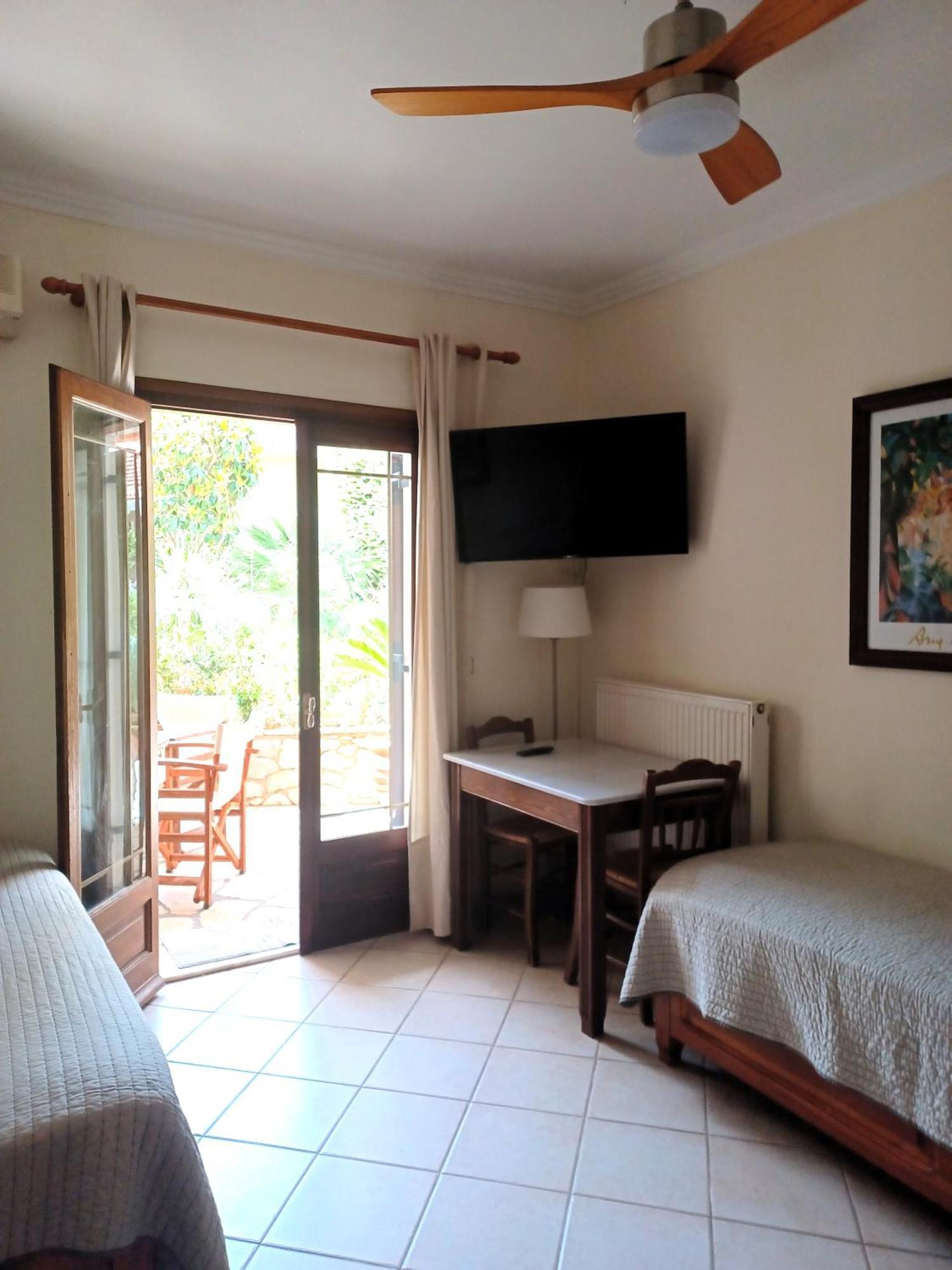 Philippos Hotel Apartments 니키아나 외부 사진